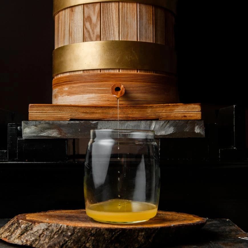Wood-Pressed vs. 200°C Hell: Why Heat Kills Nutrients